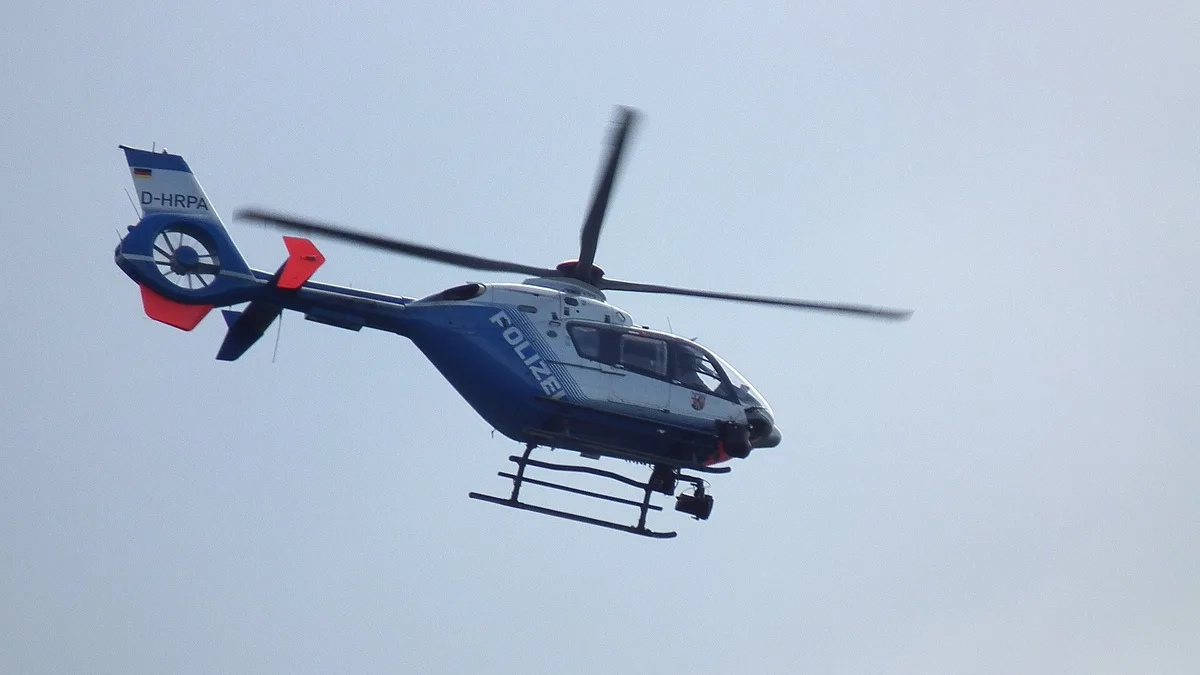 Symbolbild: Polizeihubschrauber der Polizei Rheinland-Pfalz im Flug