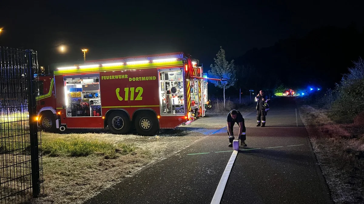 Feuerwehr Dortmund im Einsatz bei einem Flächenbrand